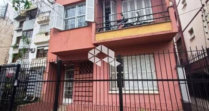 ÓTIMO APARTAMENTO TÉRREO À VENDA, COM 2 DORMITÓRIOS, DEPENDÊNCIA DE EMPREGADA E BANHEIRO AUXILIAR, NO BAIRRO RIO BRANCO