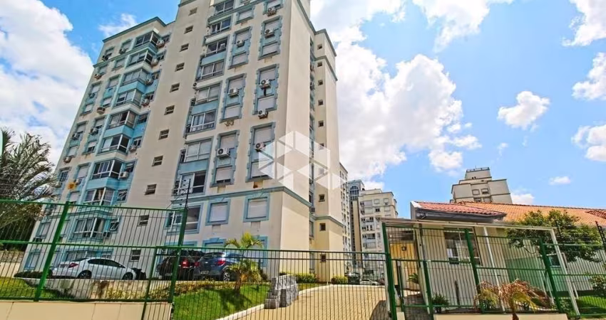 APARTAMENTO TÉRREO À VENDA COM 3 DORMITÓRIOS, SUÍTE, CHURRASQUEIRA, VAGA DE GARAGEM E INFRA, NO BAIRRO CAVALHADA