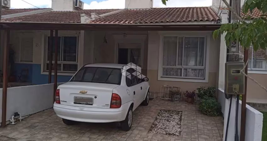 Casa no bairro Hípica, com 2 dormitórios e 2 vagas cobertas, em condomínio fechado com ótima infraestrutura.