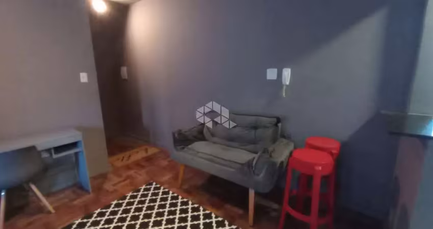 Excelente kitnet semi mobiliado e reformado