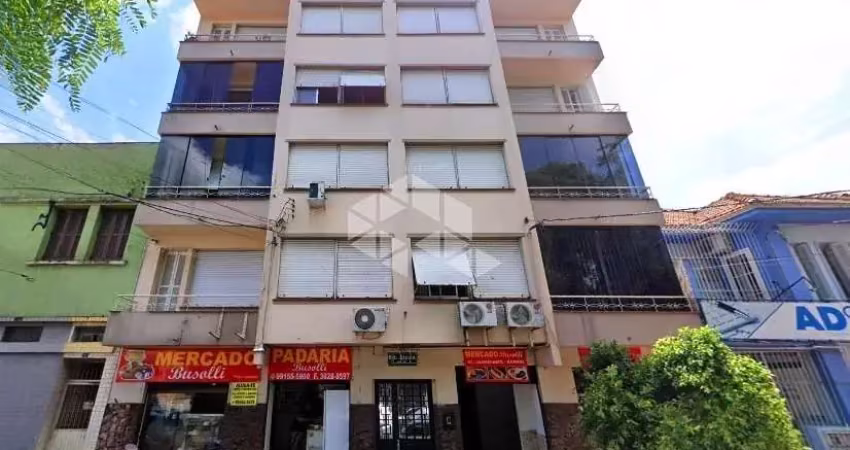 Apartamento desocupado à venda, localizado no bairro floresta, com 2 dormitórios. prédio com elevador.