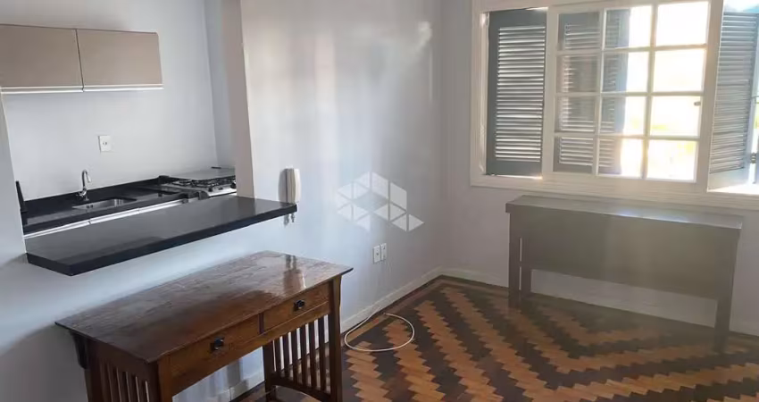 Apartamento reformado e mobiliado de 1 dormitório no menino deus.