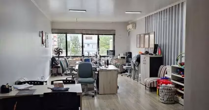 Sala comercial com 51,19 m2 com vaga coberta na rua cristóvão colombo, bairro auxiliadora