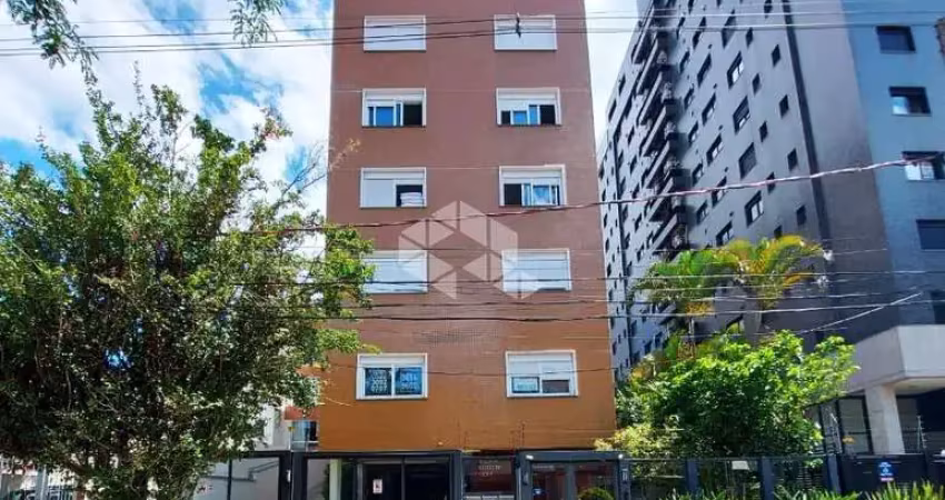 Apartamento à venda no bairro petrópolis, com 2 dormitórios, lavabo, churrasqueira, vaga de garagem e elevador
