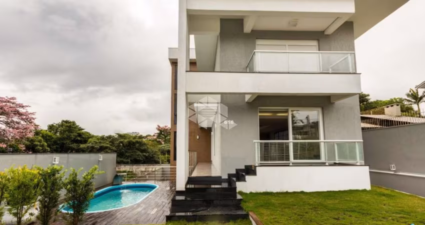 CASA 4 DORMMITÓRIOS COM 600M² CONSTRUÍDOS NO BAIRRO PORTAL GUARUJÁ!