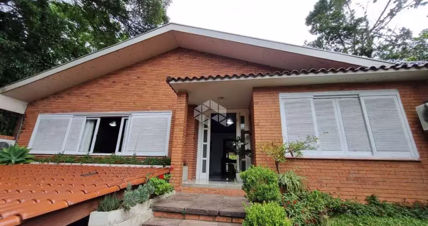 Casa com 4 quartos à venda na Avenida Guaíba, 4176, Vila Assunção, Porto Alegre