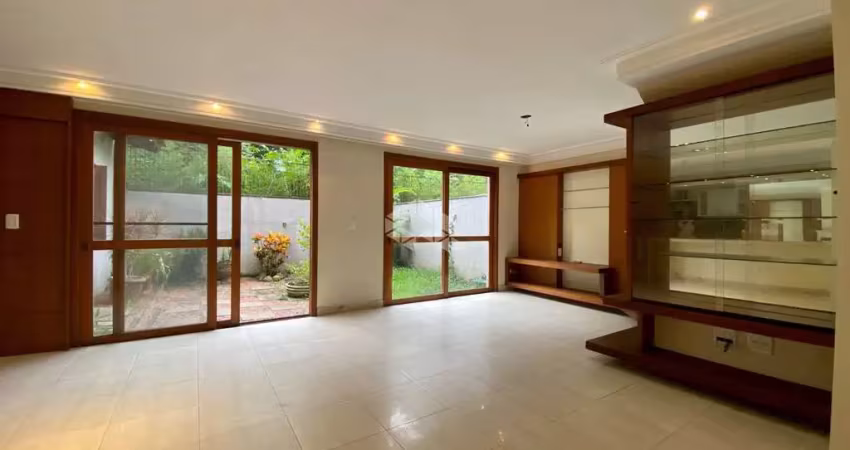 Excelente casa em condomínio, 4 quartos, 2 vagas com 334m² no bairro santa isabel.