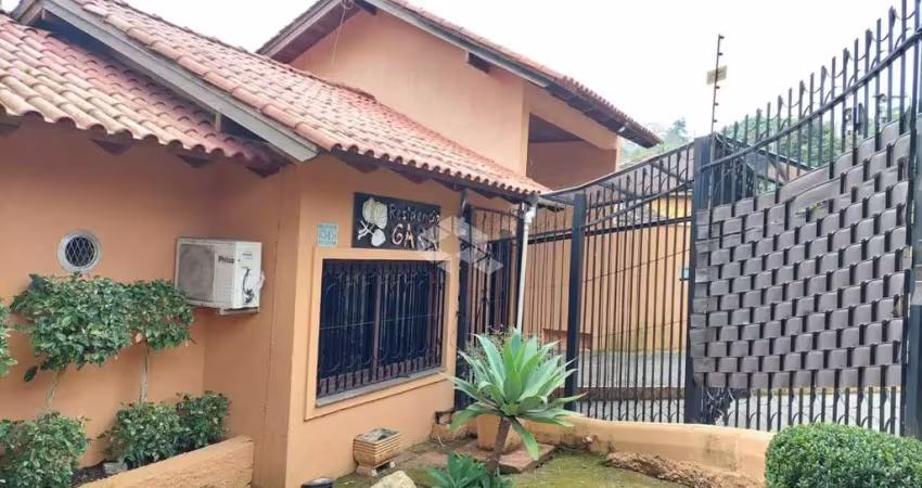 Casa em condomínio na zona sul de porto alegre com 3 dormitórios e 2 vagas de garagem