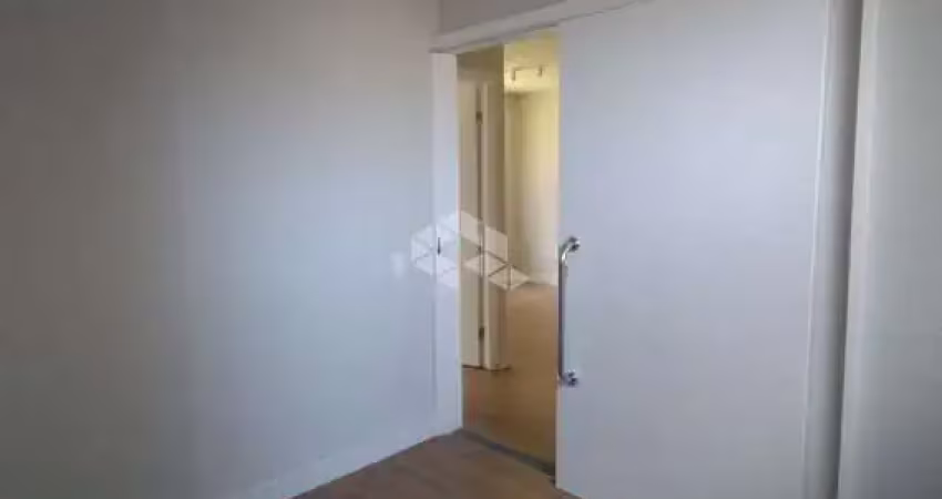 Apartamento térreo semi mobiliado de 2 quartos bem localizado na restinga