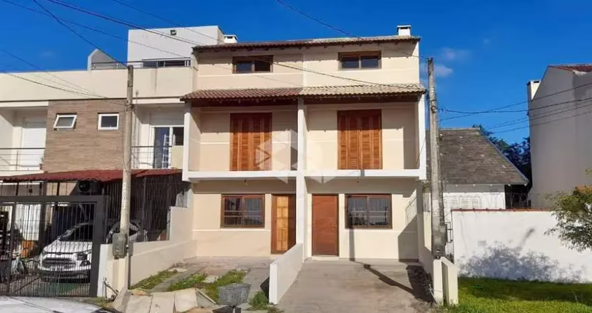 Casa com 3 quartos à venda na Rua Waldemar da Silva Tavares, 210, Guarujá, Porto Alegre