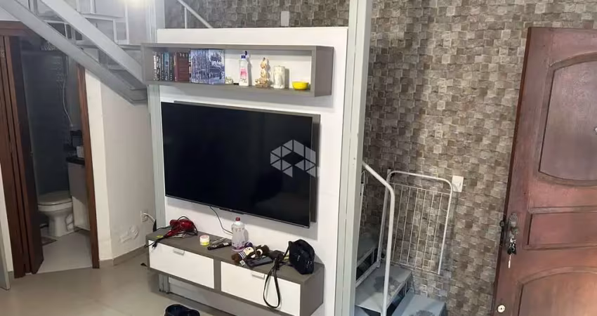 Casa em condomínio 2 dorm, 1 vaga, com sotão e muita tranquilidade