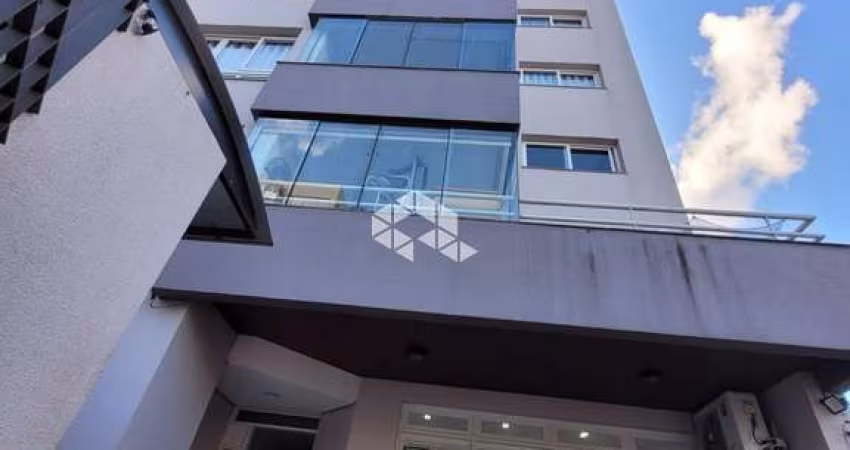 Apartamento semimobiliado de 03 dormitórios com suíte à venda no Bairro São Pelegrino em  Caxias do Sul