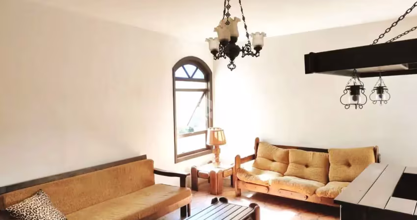Apartamento semimobiliado de 03 dormitórios e com suíte à venda no bairro centro, caxias do sul.