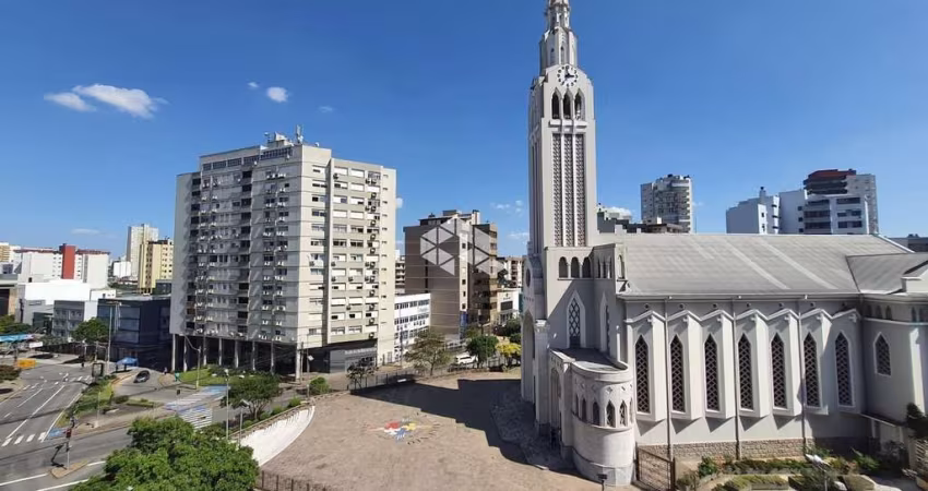 Apartamento 03 dormitórios com sacada 01 suite 02 vagas individuais, em São Pelegrino Caxias do Sul