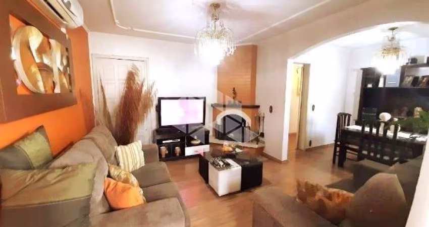 Apartamento semimobiliado de 02 dormitórios e dependência de empregada à venda no bairro Pio X, Caxias do Sul.