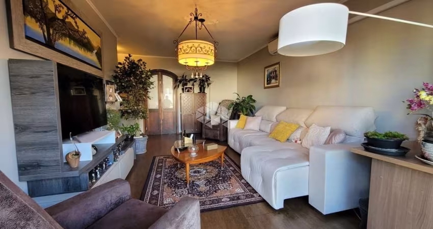 Apartamento semimobiliado com 3 dormitórios sendo 1 suíte + dependência de empregada com 02 vagas no bairro Rio Branco em Caxias do Sul