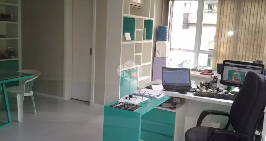 Sala comercial semimobiliada no centro, com 68,31m2, elevador.