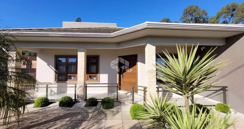 Excelente casa com 03 dormitórios sendo 01 suíte, piscina e 04 vagas de garagem