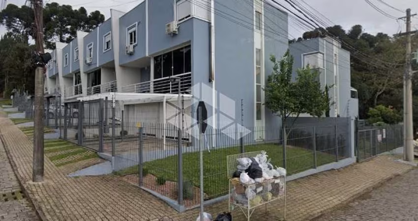 Casa sobrado triplex semimobiliado de 2 dormitórios com 96m2 em Ana Recha, Caxias do Sul