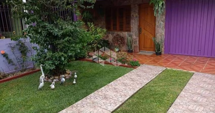 Casa sobrado com 02 dormitórios a venda no Bairro Kayser em Caxias do Sul