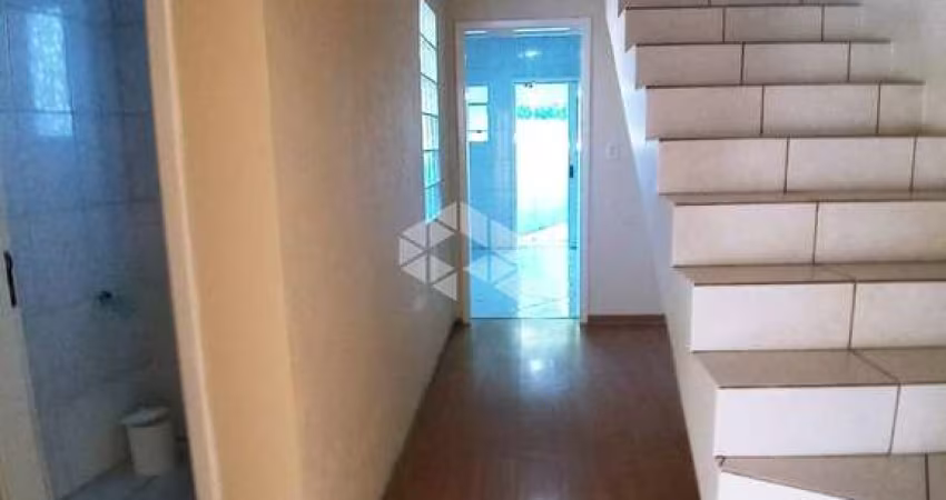 Sobrado entrada individual com 2 dormitórios com 1 vaga coberta no bairro São José em Caxias do Sul
