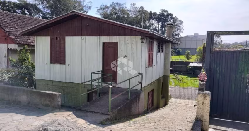 Casa mista à venda no bairro Sagrada Família, Caxias do Sul