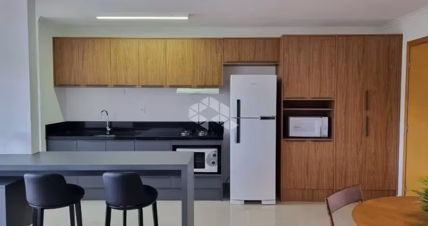 Apartamento  mobiliado com 03 dormitórios sendo 01 suíte no bairro centro de caxias do sul