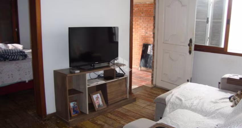 boa  casa 03 dormitórios com 04 vagas garagem no bairro Santa Maria Goretti em Porto Alegre