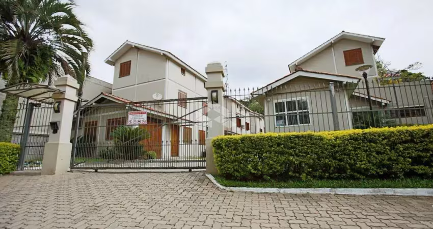 Sobrado de 2 quartos 1 vaga, 1 suíte no bairro teresópolis em porto alegre