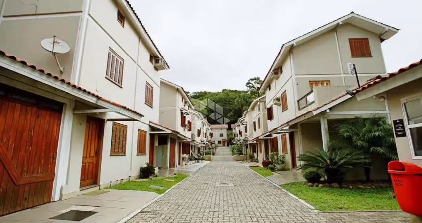 Sobrado de 2 quartos 1 vaga, 1 suíte no bairro teresópolis em porto alegre