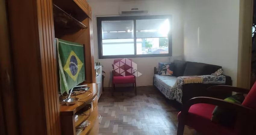 Apartamento de 2 quartos com dependência no bairro Manini Deus.