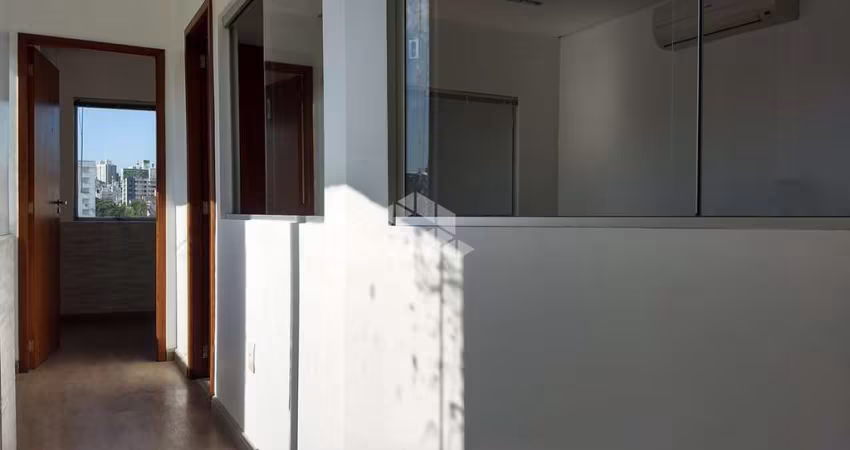 Sala/Conjunto comercial no Bairro Santa Maria Goretti em Porto Alegre - RS