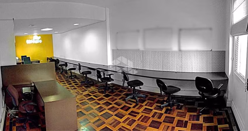Sala mobiliada no centro Histórico de Porto Alegre
