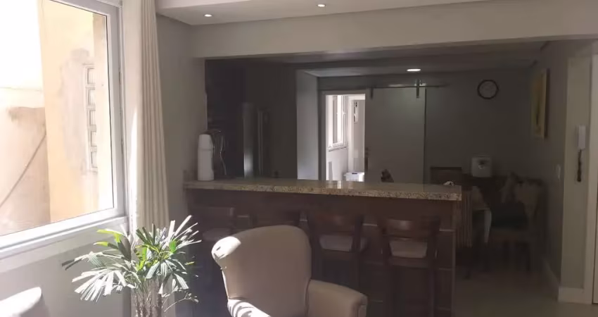 Amplo   apartamento 2 quartos todo reformado com 108m²privativos, garagem  no centro histórico de porto alegre