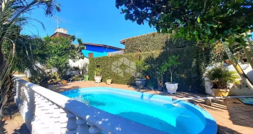 CASA COM 2 QUARTOS E 4 VAGAS COM PISCINA EM VIAMÃO RS