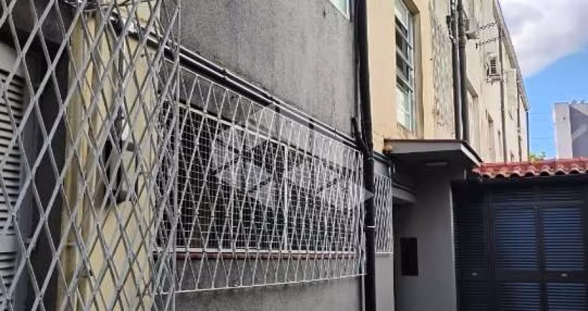Apartamento térreo de 2 quartos, 2 banheiros no bairro Menino Deus !