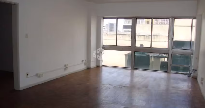 Ampla sala comercial com 54,45 privativos em andar alto no centro histórico