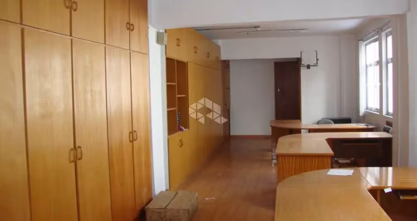 Amplo conjunto comercial com 50,70 privativos no centro histórico de porto alegre