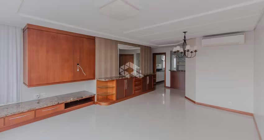 Apartamento, Andar Alto, 3 Dormitórios no Bairro Petrópolis!