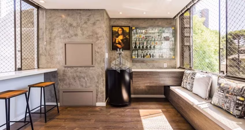 Apartamento reformado e decorado no Petrópolis