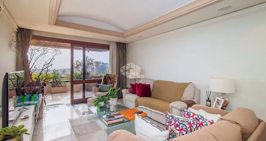 Uma cobertura com alma de casa ? ampla, verde e cheia de vida