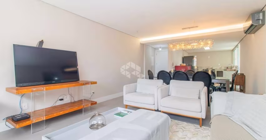 Apartamento com 03 dormitórios e 01 vaga na Av. Independencia