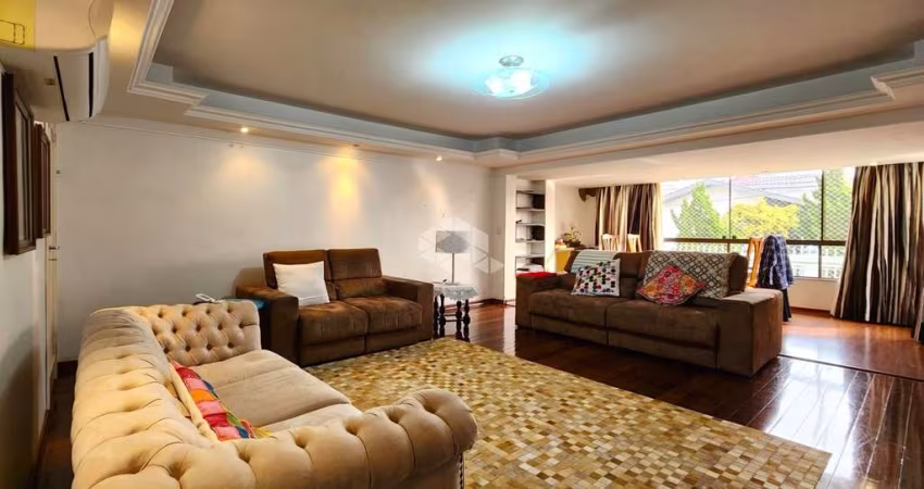 Casa 4 dormitórios, suíte, piscina, 3 vagas no Jardim Lindóia em Porto Alegre/RS
