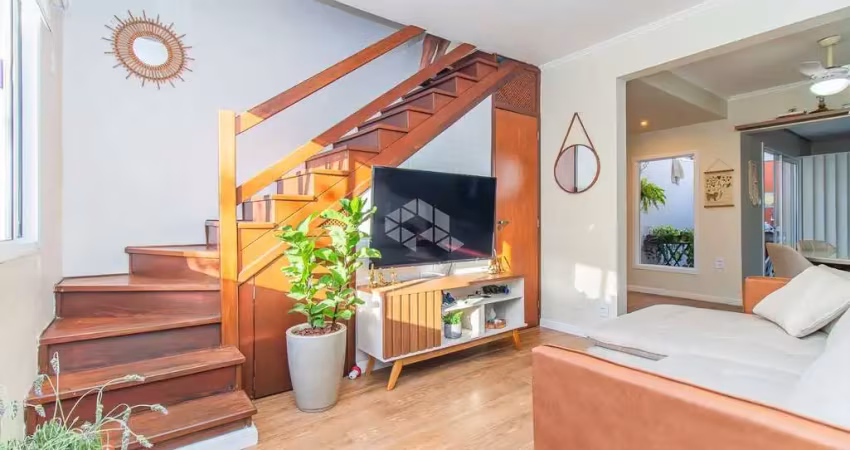 Casa 2 dormitórios em condomínio fechado com infra completa no bairro Humaitá