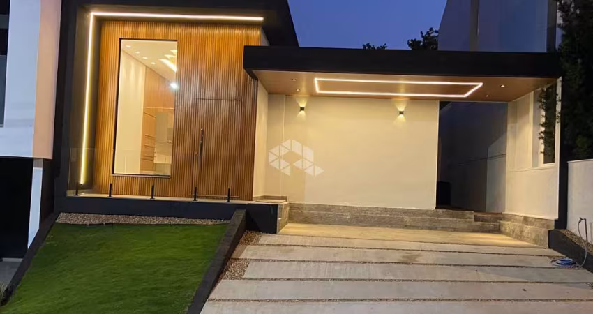 casa em condomínio fechado, em Gravataí, possui 152 metros Quadrados de área construída, sendo 3 dormitórios com uma suíte master.