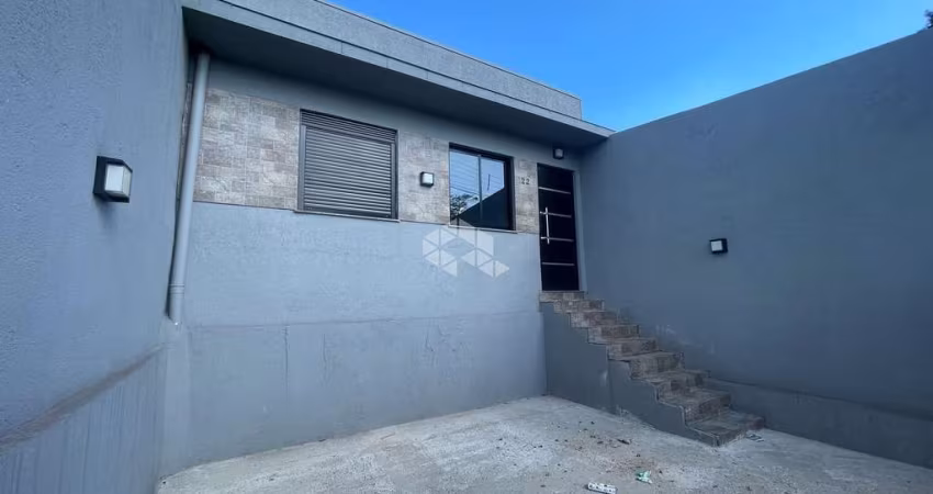 Casa, Localizada na morada do Vale 2, com 56 metros de Área Construída, ônibus na frente.