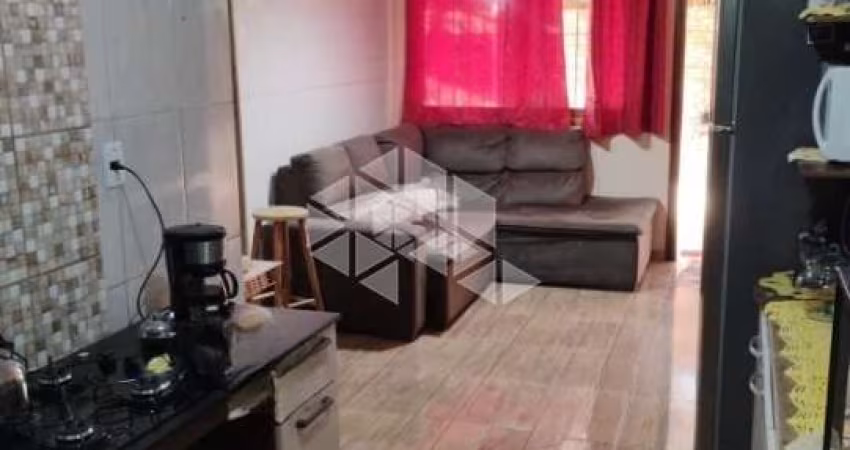 casa com 02 quartos 01 banheiro, 01 vaga de estacionamento