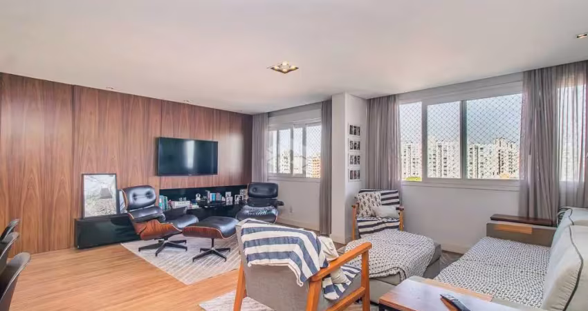 Apartamento 3 dormitórios transformados em 2 e 2 vagas cobertas, próximo ao Shopping Iguatemi. / Porto Alegre