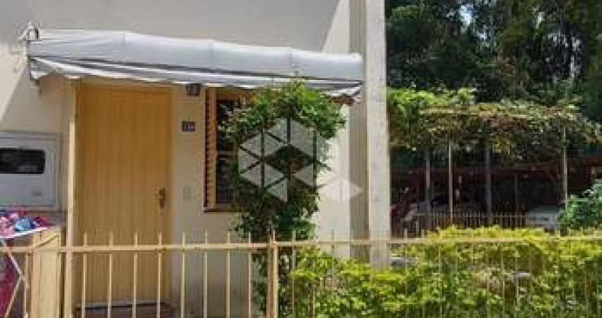 Casa em condomínio na Vila Nova, 02 pisos, 01 dormitório, próximo a Igreja São José da Vila Nova