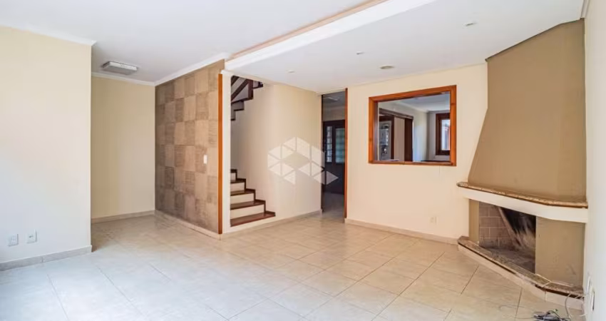 Casa com 04 dormitórios - Vila Assunção em Porto Alegre